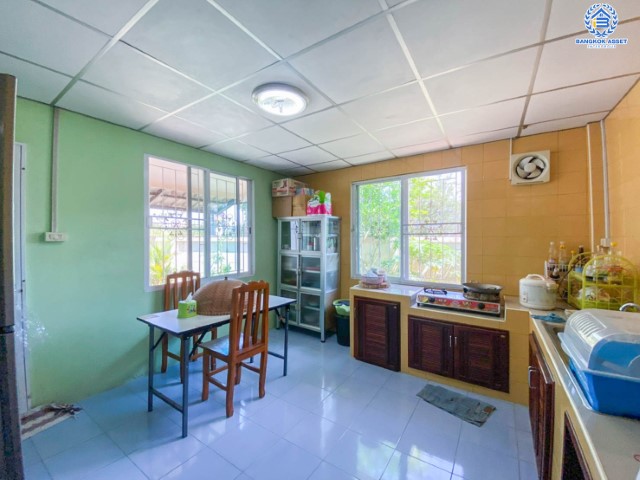 ทาวน์เฮ้าส์มือสองย่านนนทบุรี ม. นวรัตน์ บางกรวย-ไทรน้อย หลังมุม! เนื้อที่ 36.6 ตร.ว. ฟังก์ชัน 2 ห้องนอน 2 ห้องน้ำ บ้านสวยพร้อมอยู่ เป็นส่วนตัว พร้อมต่อเติมหลังคาหน้าบ้าน บนทำเลดี เชื่อมต่อถ.กาญจนาภิเษก ใกล้รถไฟฟ้าสายสีม่วง "สถานีตลาดบางใหญ่" และทางด่วน "กาญจนาภิเษก"